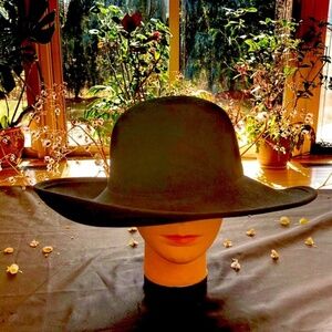 Chic Black Wool Felt Wide-Brim Hat